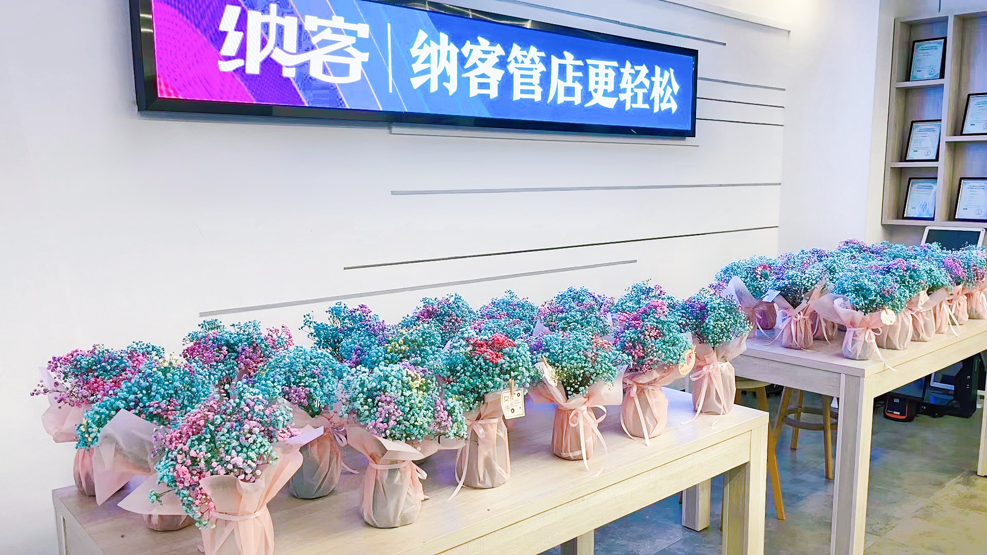 春風(fēng)送暖 花開絢爛 | 納客為全體女員工發(fā)放溫馨節(jié)日福利！1