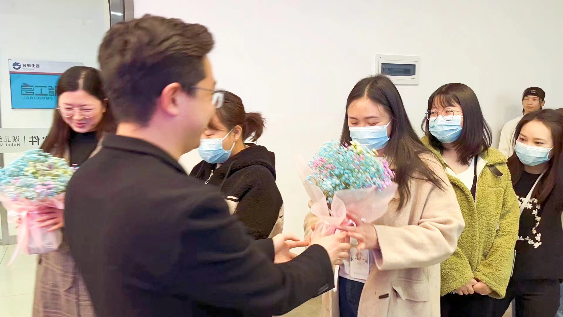 春風(fēng)送暖 花開絢爛 | 納客為全體女員工發(fā)放溫馨節(jié)日福利！5